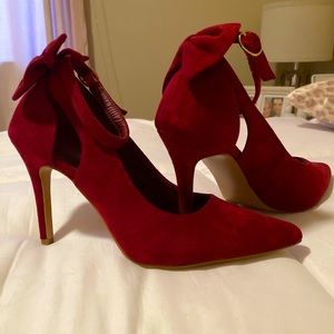 Burgundy bow stilettos